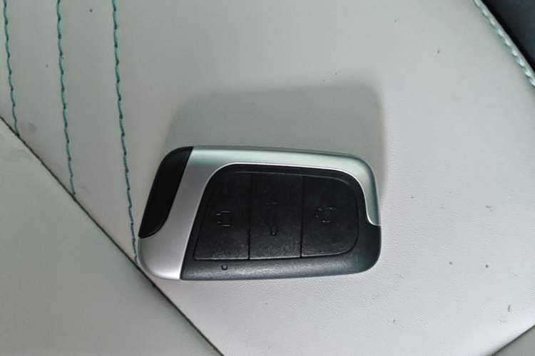 Used Chery QQ Little Ant 2021 200 000-Yuan Ant Fan Edition Talent Version NMC Battery 301 km Vehicle Key