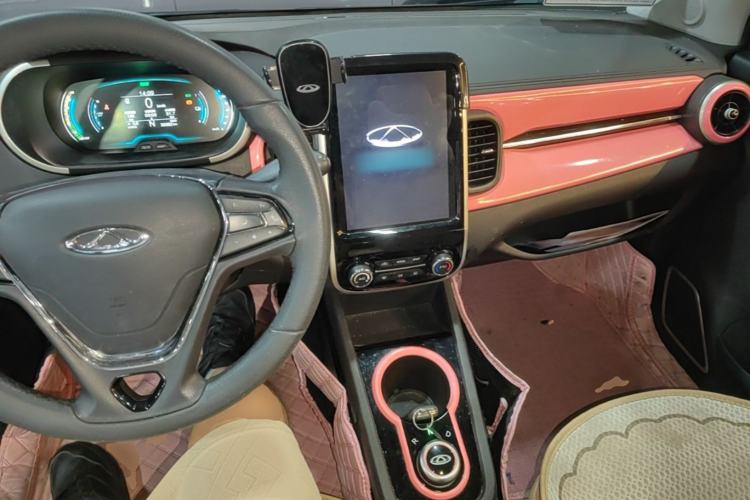 Used Chery QQ Little Ant 2021 200 000 Yuan Ant Fan Edition Energized Version NMC Lithium Battery 408 km Center Console