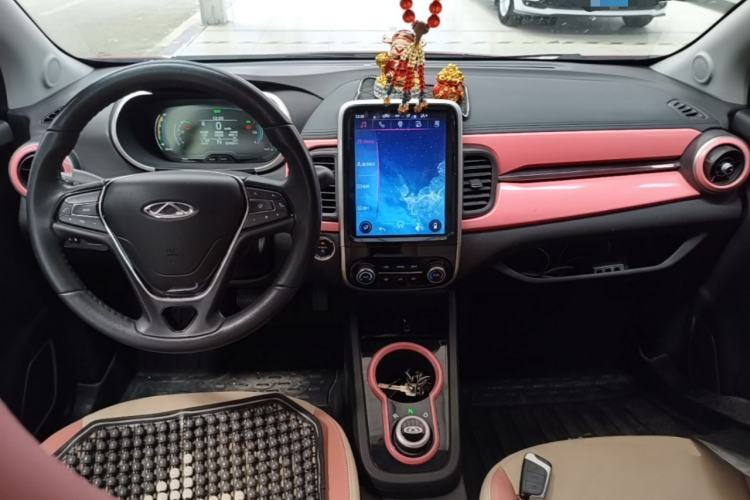 Used Chery QQ Little Ant 2021 200 000-Yuan Ant Fan Edition Talent Version NMC Battery 301 km Center Console