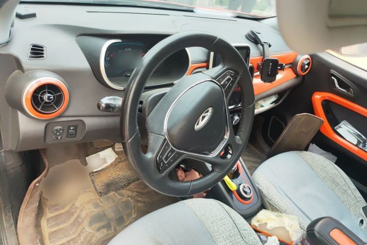 Used Chery QQ Little Ant 2021 150 000 Yuan Ant Fan Edition Ant Stylish Version Lithium-Ion Battery Center Console
