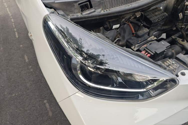 Used Chery QQ Little Ant 2021 200 000-Yuan Ant Fan Edition Talent Version NMC Battery 301 km Right Front Headlight