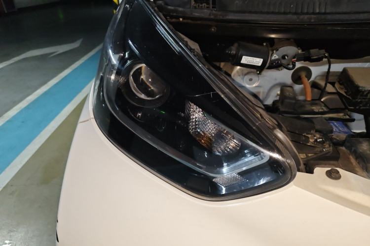 Used Chery QQ Little Ant 2021 200 000-Yuan Ant Fan Edition Talent Version NMC Battery 301 km Right Front Headlight