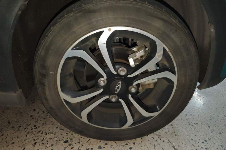 Used Chery QQ Little Ant 2021 200 000-Yuan Ant Fan Edition Talent Version NMC Battery 408 km续航 Right Front Wheel Hub