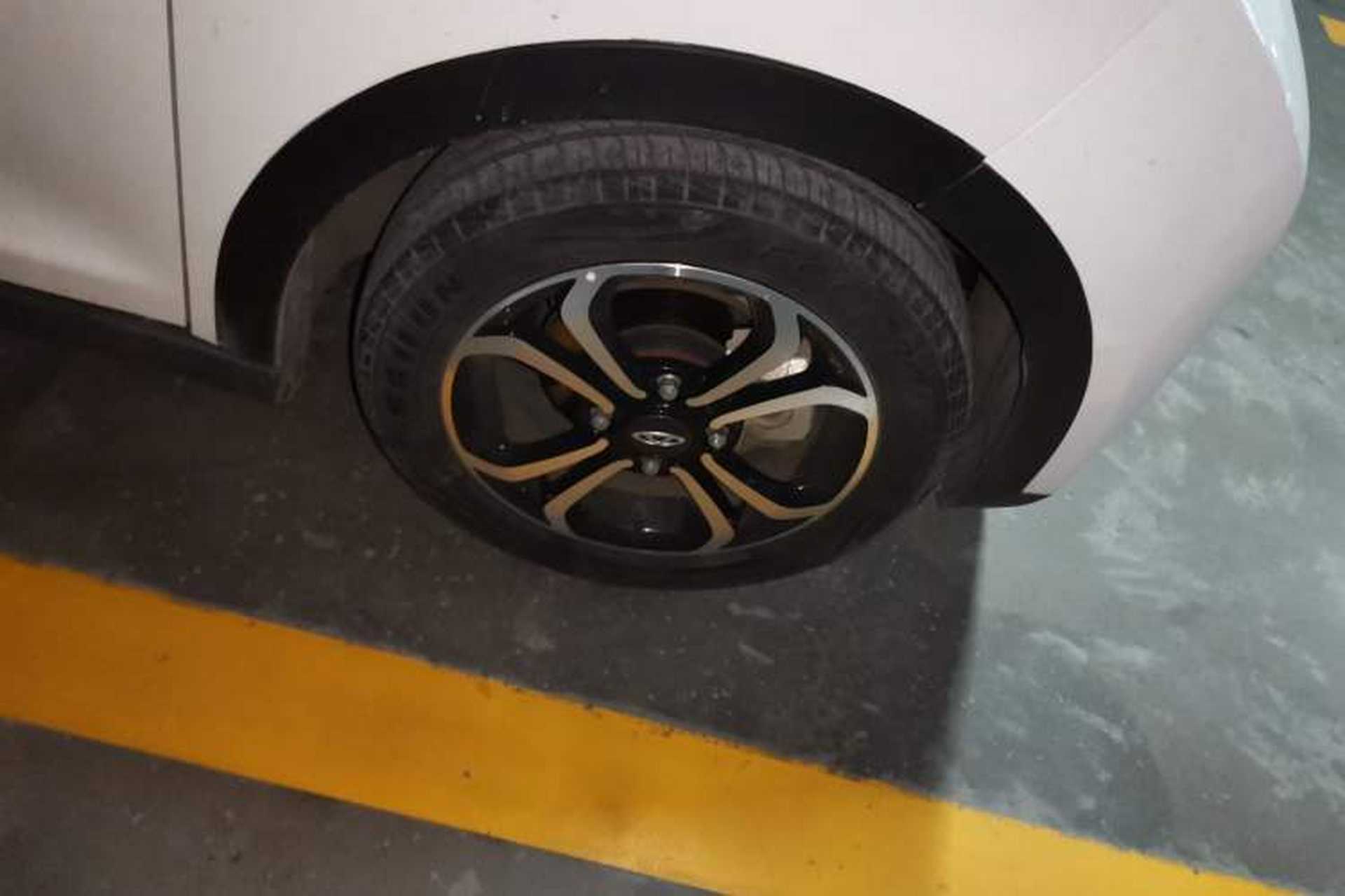 Used Chery QQ Little Ant 2021 200 000-Yuan Ant Fan Edition Talent Version NMC Battery 301 km Right Front Wheel Hub