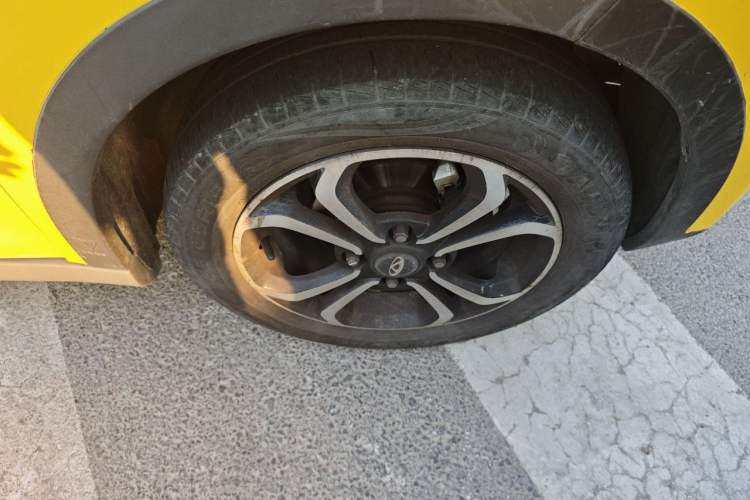 Used Chery QQ Little Ant 2021 150 000 Yuan Ant Fan Edition Ant Cool Version Lithium Iron Phosphate Right Front Wheel Hub