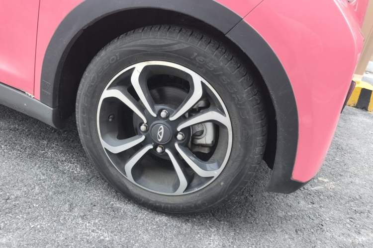 Used Chery QQ Little Ant 2021 200 000-Yuan Ant Fan Edition Talent Version NMC Battery 408 km续航 Right Front Wheel Hub