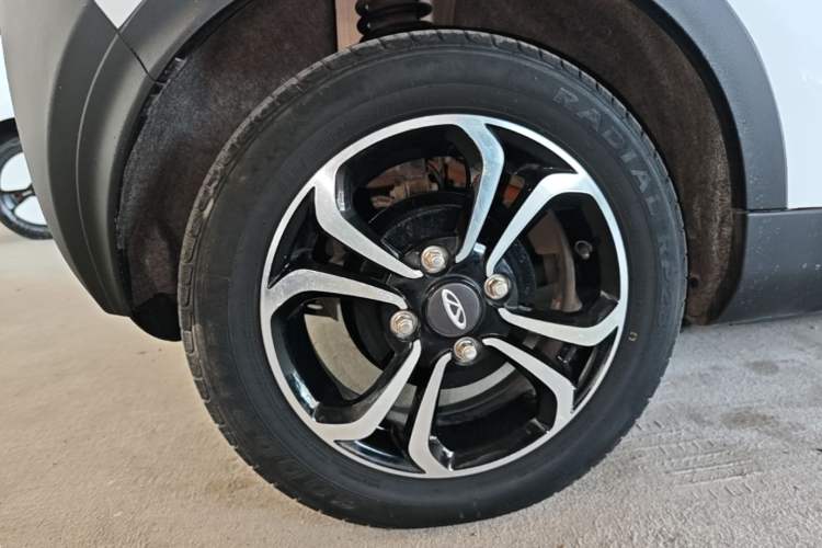 Used Chery QQ Little Ant 2021 200 000-Yuan Ant Fan Edition Oxygen Version Lithium Iron Phosphate 301 km Right Rear Wheel Hub