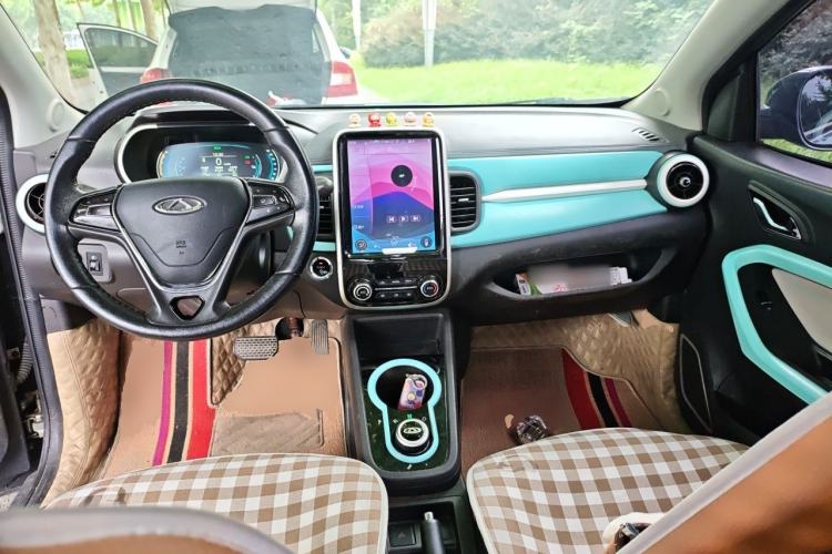 Used Chery QQ Little Ant 2021 200 000-Yuan Ant Fan Edition Talent Version NMC Battery 301 km Center Console