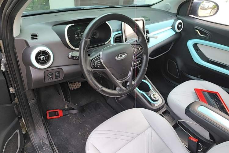 Used Chery QQ Little Ant 2021 200 000-Yuan Ant Fan Edition Talent Version NMC Battery 301 km Center Console
