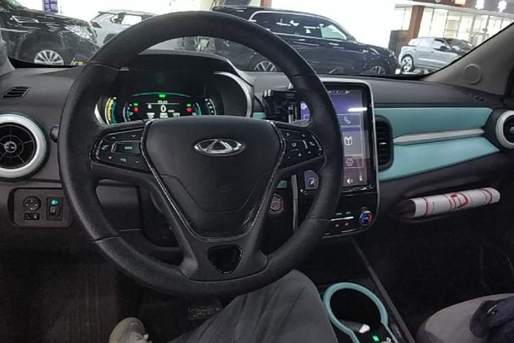 Used Chery QQ Little Ant 2021 200 000 Yuan "Ant Fan" Edition Energized Version NMC Lithium Battery 301 km Center Console