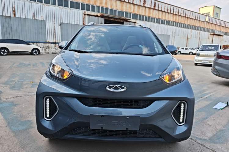 Used Chery QQ Little Ant 2021 200 000 Yuan "Ant Fan" Edition Energized Version NMC Lithium Battery 301 km Front