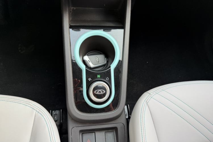 Used Chery QQ Little Ant 2021 200 000-Yuan Ant Fan Edition Talent Version NMC Battery 301 km Gear Lever