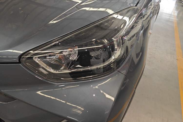 Used Chery QQ Little Ant 2021 200 000-Yuan Ant Fan Edition Talent Version NMC Battery 301 km Left Front Headlight