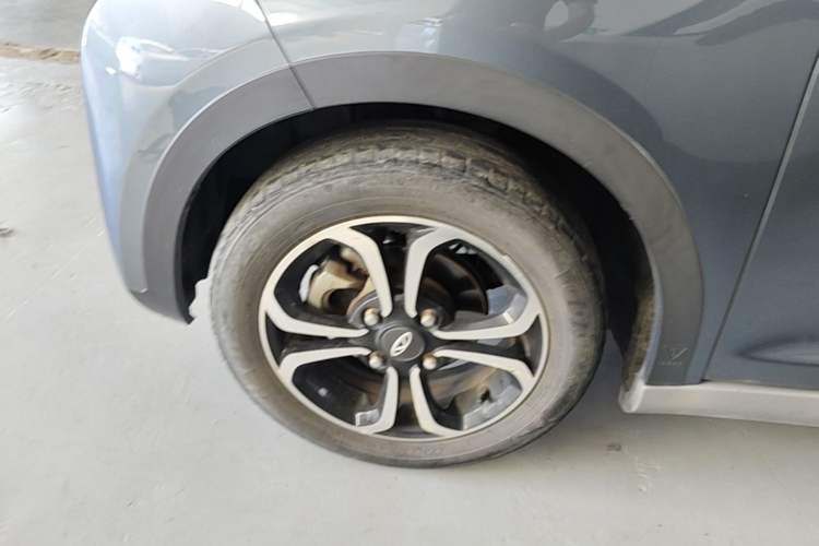 Used Chery QQ Little Ant 2021 150 000 Yuan Ant Fan Edition New Ant Cool Version Lithium Iron Phosphate Left Front Wheel Hub