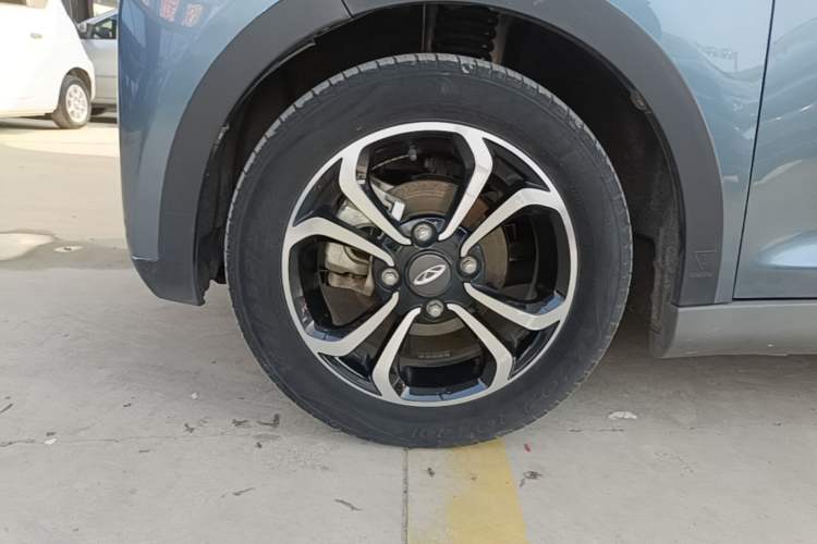 Used Chery QQ Little Ant 2021 200 000-Yuan Ant Fan Edition Talent Version NMC Battery 301 km Left Front Wheel Hub