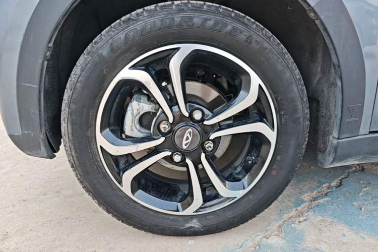 Used Chery QQ Little Ant 2021 200 000 Yuan "Ant Fan" Edition Energized Version NMC Lithium Battery 301 km Left Front Wheel Hub