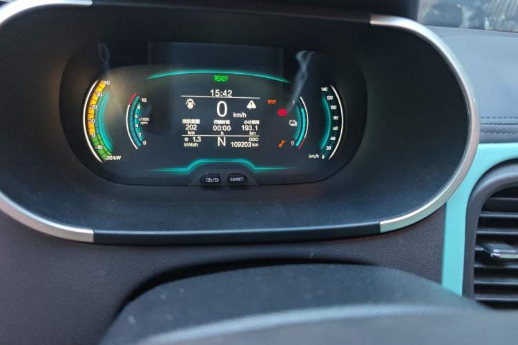 Used Chery QQ Little Ant 2021 150 000 Yuan Ant Fan Edition Ant Cool Version Lithium Iron Phosphate Odometer Close Up