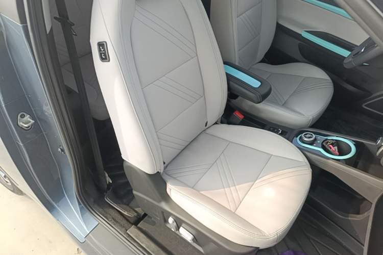 Used Chery QQ Little Ant 2021 200 000-Yuan Ant Fan Edition Talent Version NMC Battery 301 km Right Front Seat