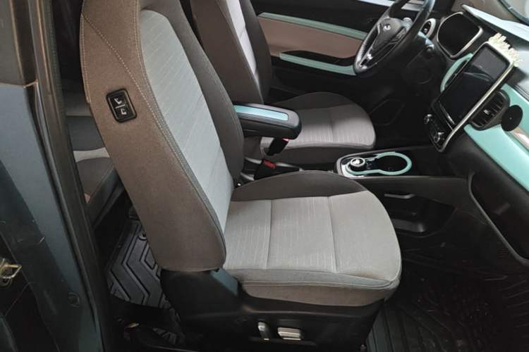 Used Chery QQ Little Ant 2021 150 000 Yuan "Ant Fan" Edition New Ant Cool Version Lithium-Ion Battery Right Front Seat