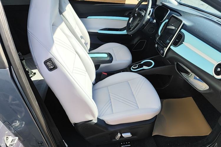 Used Chery QQ Little Ant 2021 150 000 Yuan "Ant Fan" Edition New Ant Cool Version Lithium-Ion Battery Right Front Seat