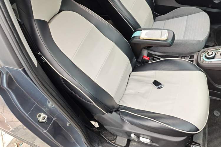 Used Chery QQ Little Ant 2021 150 000 Yuan "Ant Fan" Edition New Ant Cool Version Lithium-Ion Battery Right Front Seat