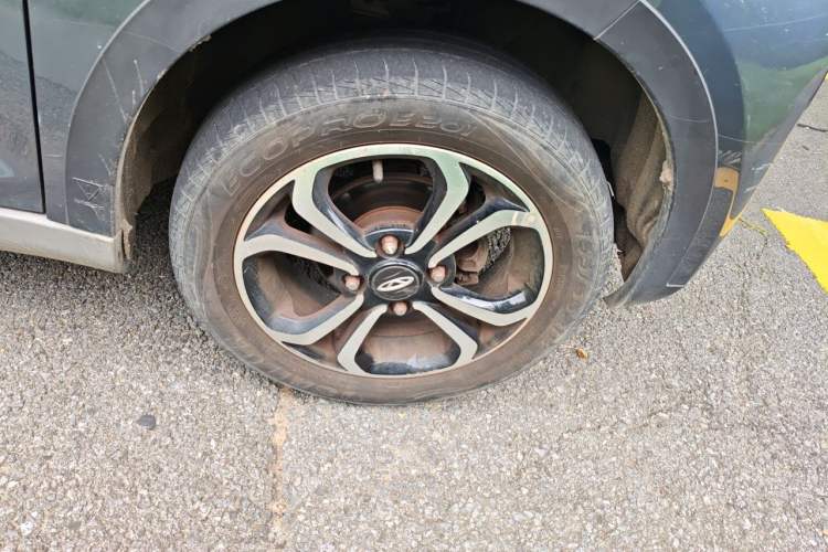Used Chery QQ Little Ant 2021 200 000-Yuan Ant Fan Edition Talent Version NMC Battery 301 km Right Front Wheel Hub