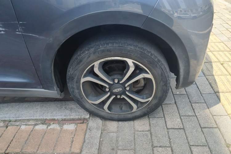 Used Chery QQ Little Ant 2021 200 000-Yuan Ant Fan Edition Talent Version NMC Battery 301 km Right Front Wheel Hub