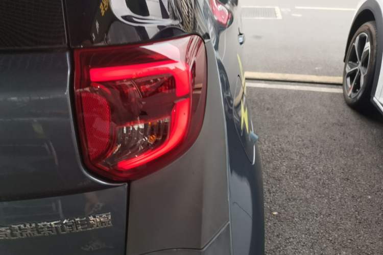 Used Chery QQ Little Ant 2021 150 000 Yuan "Ant Fan" Edition New Ant Xuan Version Lithium-NMC Battery Right Rear Taillight