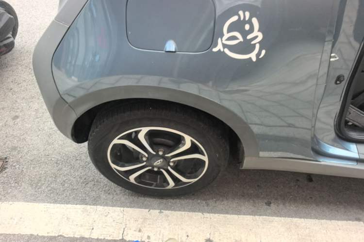 Used Chery QQ Little Ant 2021 150 000 Yuan Ant Fan Edition Queen Version Lithium Iron Phosphate Right Rear Wheel Hub