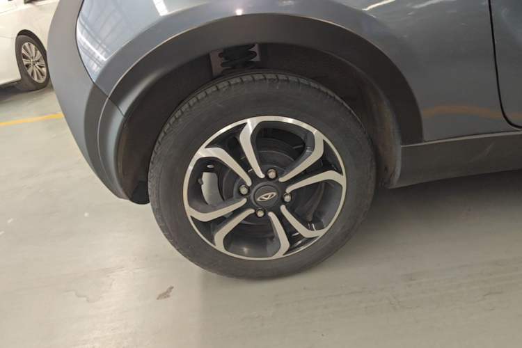 Used Chery QQ Little Ant 2021 200 000-Yuan Ant Fan Edition Talent Version NMC Battery 301 km Right Rear Wheel Hub