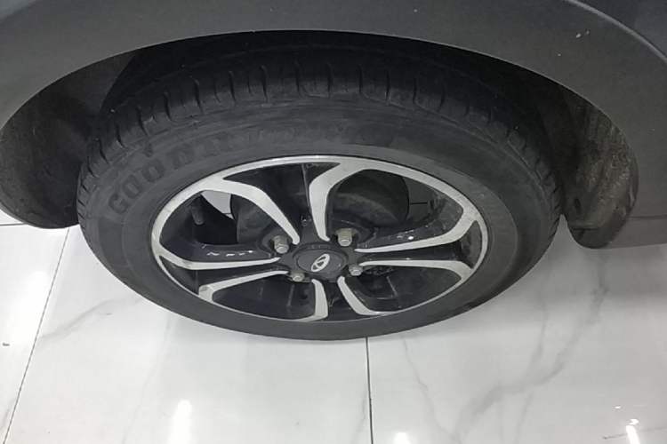 Used Chery QQ Little Ant 2021 200 000 Yuan "Ant Fan" Edition Energized Version NMC Lithium Battery 301 km Right Rear Wheel Hub