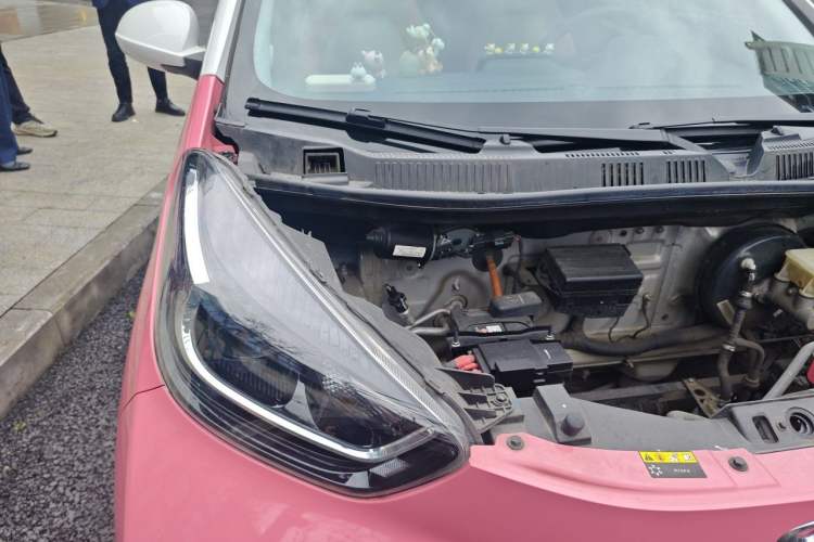 Used Chery QQ Little Ant 2021 200 000-Yuan Ant Fan Edition Talent Version NMC Battery 301 km Engine Bay Right