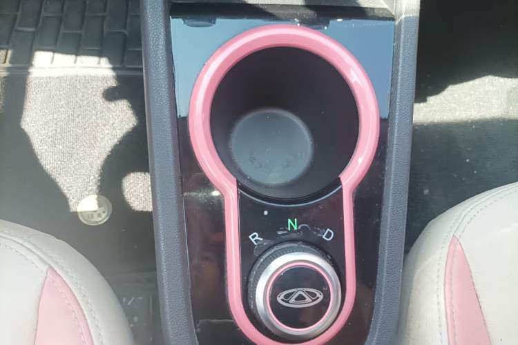 Used Chery QQ Little Ant 2021 200 000 Yuan Ant Fan Edition Energized Version Lithium Iron Phosphate 301 km Gear Lever