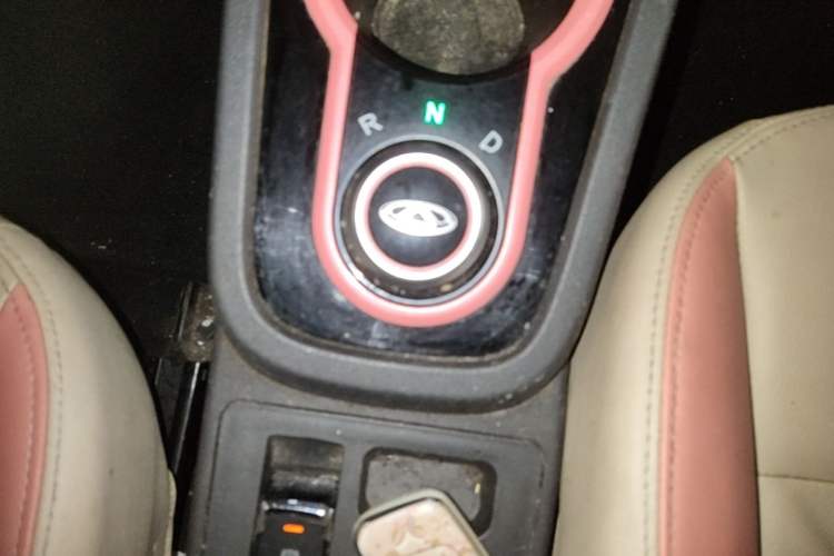 Used Chery QQ Little Ant 2021 200 000-Yuan Ant Fan Edition Talent Version NMC Battery 301 km Gear Lever
