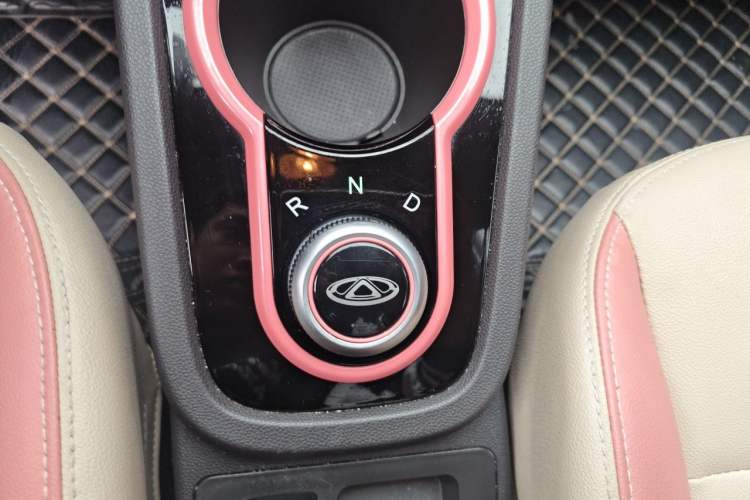 Used Chery QQ Little Ant 2021 200 000-Yuan Ant Fan Edition Talent Version NMC Battery 301 km Gear Lever