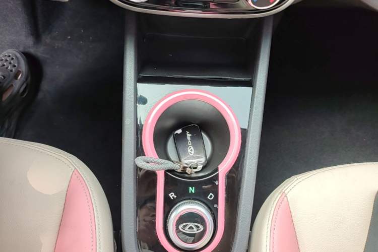Used Chery QQ Little Ant 2021 200 000-Yuan Ant Fan Edition Talent Version NMC Battery 301 km Gear Lever