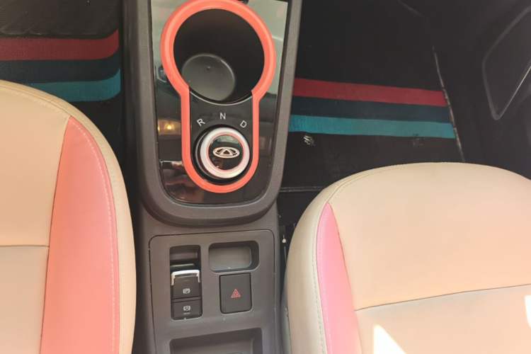 Used Chery QQ Little Ant 2021 200 000-Yuan Ant Fan Edition Talent Version NMC Battery 301 km Gear Lever