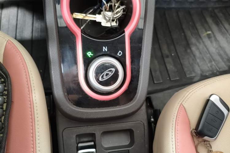 Used Chery QQ Little Ant 2021 200 000-Yuan Ant Fan Edition Talent Version NMC Battery 301 km Gear Lever