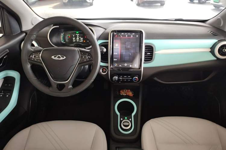 Used Chery QQ Little Ant 2021 200 000-Yuan Ant Fan Edition Talent Version NMC Battery 301 km Center Console