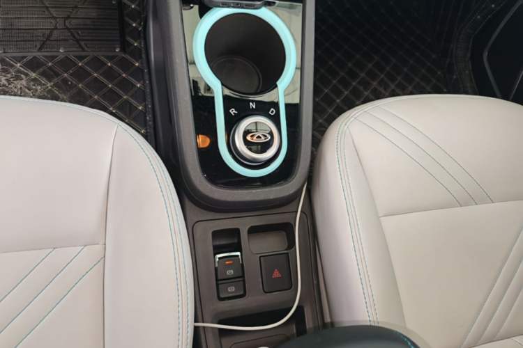 Used Chery QQ Little Ant 2021 200 000 Yuan "Ant Fan" Edition Energized Version NMC Lithium Battery 301 km Gear Lever