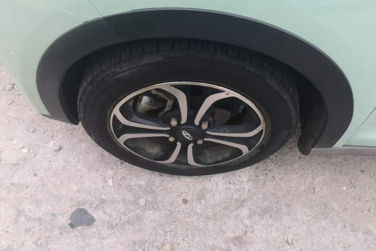 Used Chery QQ Little Ant 2021 200 000-Yuan Ant Fan Edition Talent Version NMC Battery 408 km续航 Left Front Wheel Hub