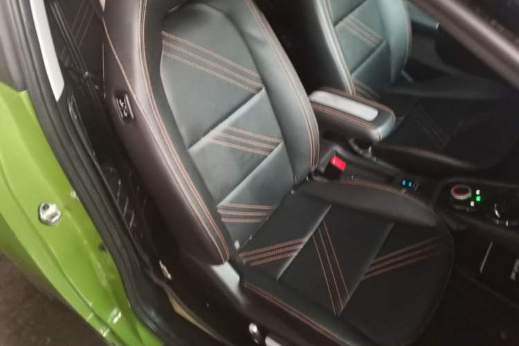 Used Chery QQ Little Ant 2021 150 000 Yuan "Ant Fan" Edition New Ant Cool Version Lithium-Ion Battery Right Front Seat
