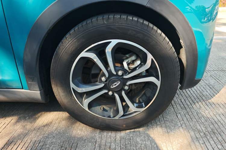 Used Chery QQ Little Ant 2021 200 000 Yuan Ant Fan Edition Energized Version Lithium Iron Phosphate 301 km Right Front Wheel Hub