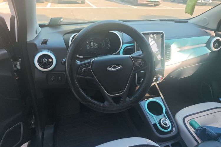 Used Chery QQ Little Ant 2021 200 000 Yuan Ant Fan Edition Energized Version Lithium Iron Phosphate 301 km Steering Wheel