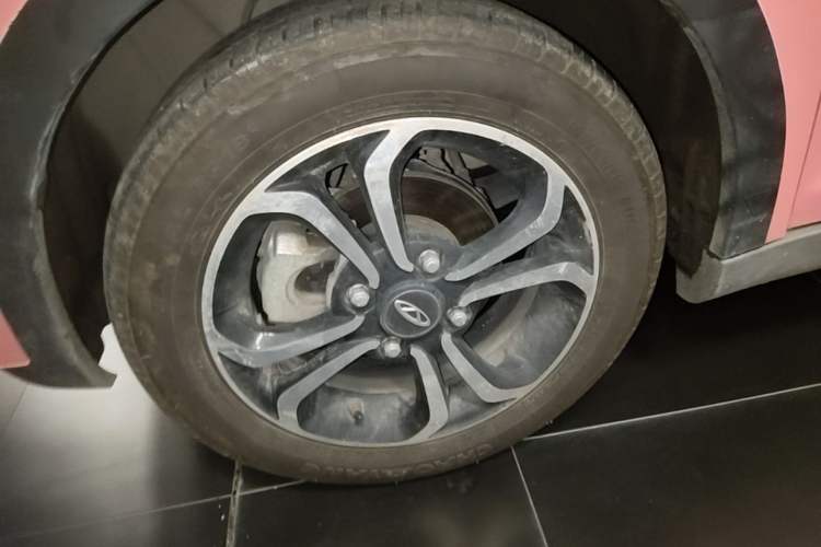Used Chery QQ Little Ant 2021 200 000-Yuan Ant Fan Edition Talent Version NMC Battery 301 km Left Front Wheel Hub