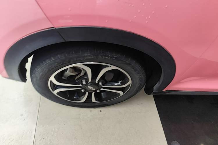 Used Chery QQ Little Ant 2021 200 000-Yuan Ant Fan Edition Talent Version NMC Battery 301 km Left Front Wheel Hub