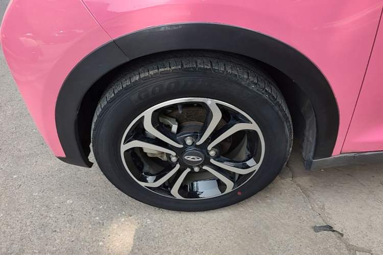 Used Chery QQ Little Ant 2021 200 000-Yuan Ant Fan Edition Talent Version NMC Battery 301 km Left Front Wheel Hub