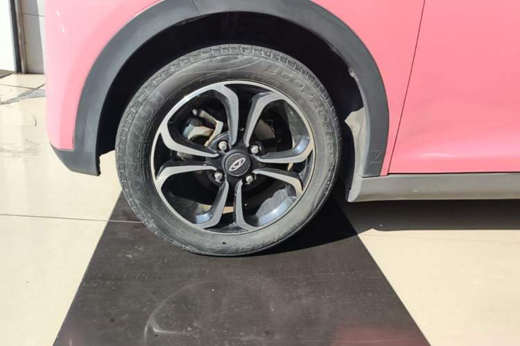 Used Chery QQ Little Ant 2021 200 000-Yuan Ant Fan Edition Talent Version NMC Battery 301 km Left Front Wheel Hub