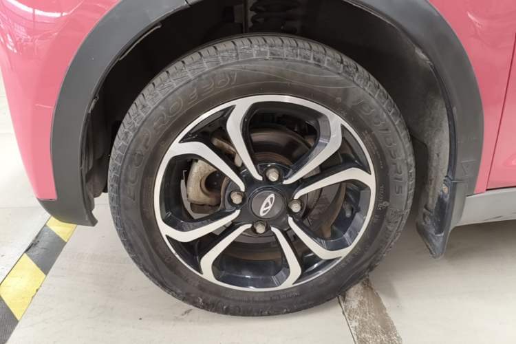 Used Chery QQ Little Ant 2021 200 000-Yuan Ant Fan Edition Talent Version NMC Battery 301 km Left Front Wheel Hub