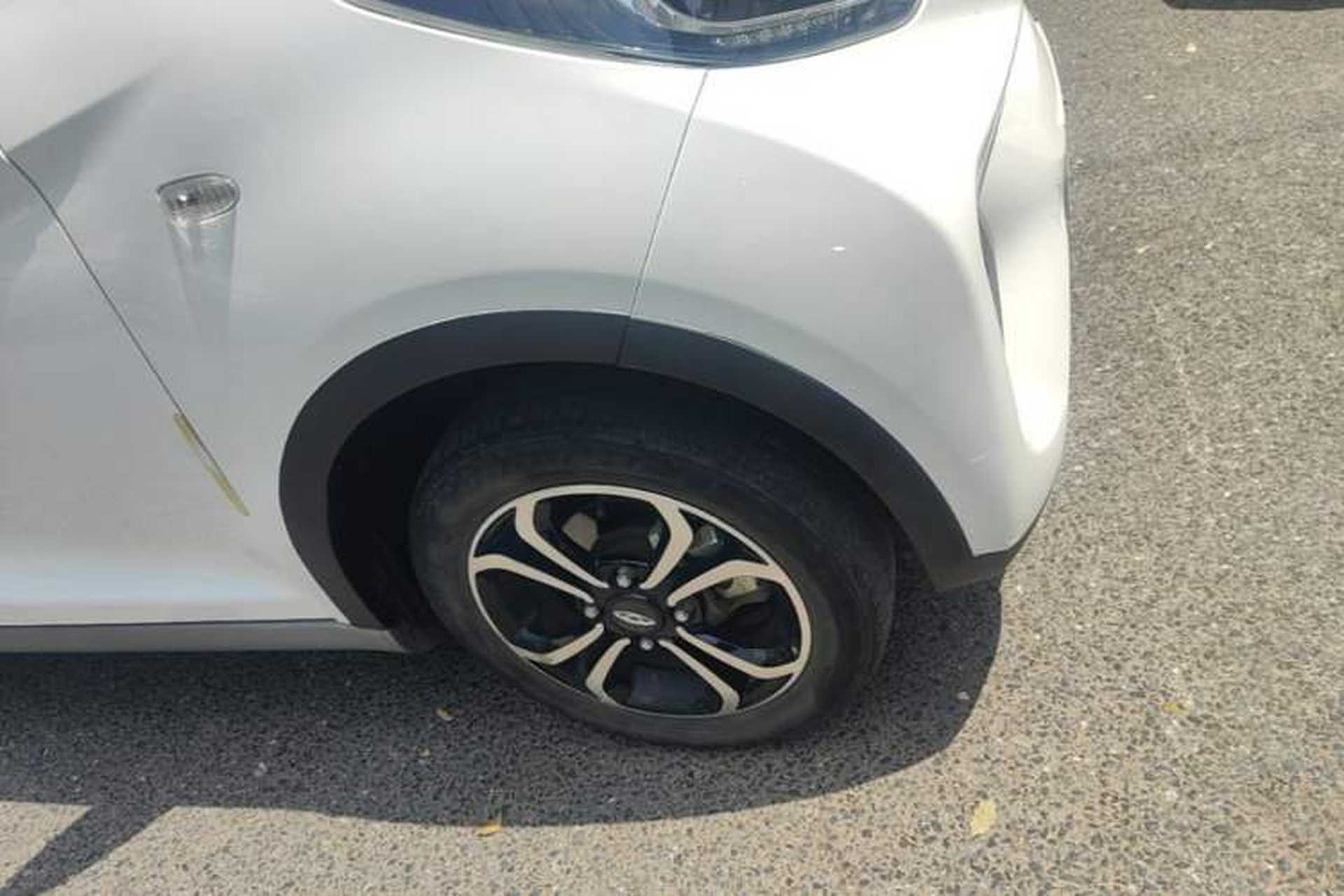 Used Chery QQ Little Ant 2021 200 000-Yuan Ant Fan Edition Talent Version Lithium Iron Phosphate 301 km Right Front Wheel Hub